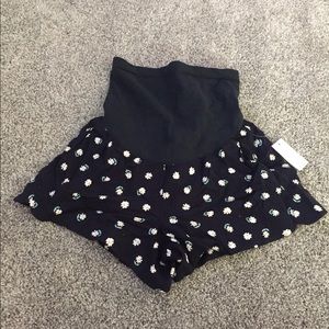 A pea in the pod navy maternity shorts